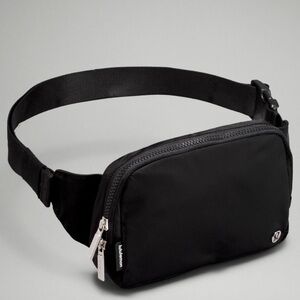 ⚜️ New Lululemon Everywhere Belt Bag Black 1L